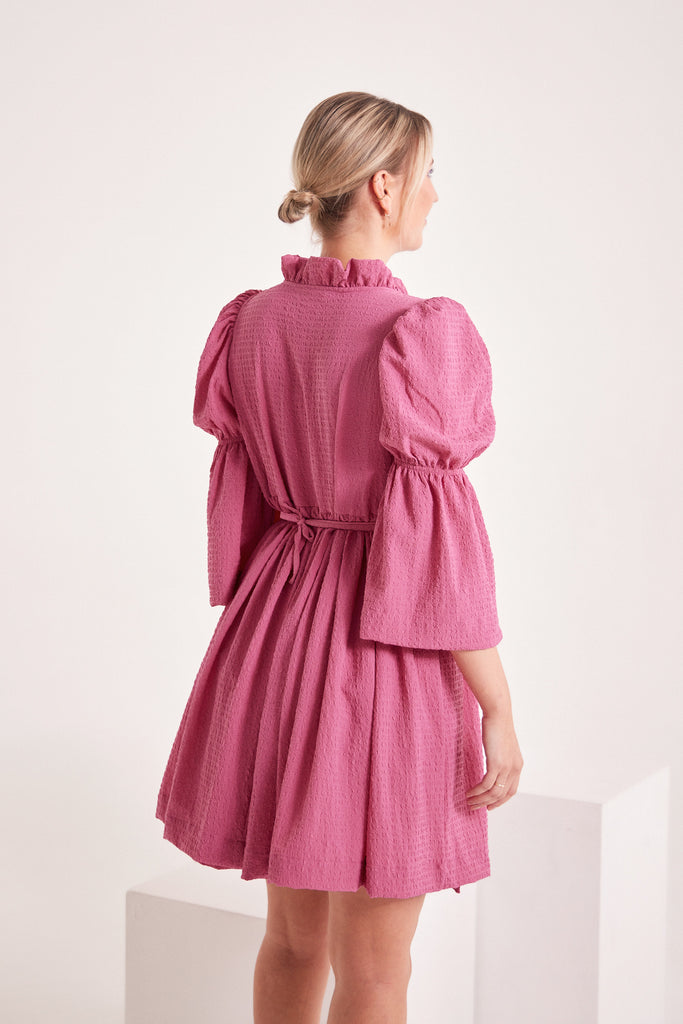 Pinkki Bytimon mekko häihin, yo-mekoksi, tai valmistujaismekoksi